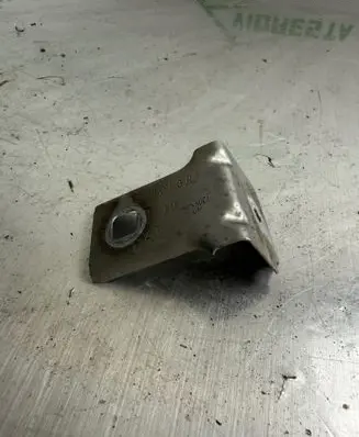 Opel Vivaro Fender mounting bracket 3213R K749 8232
