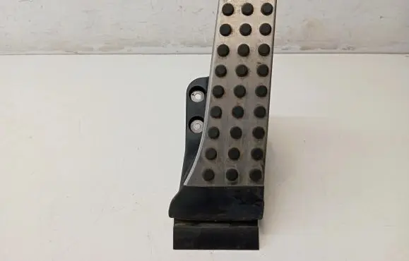 Mercedes-Benz GLC C253 Accelerator throttle pedal A2533000104