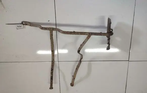 Land Rover Freelander Fuel tank mounting bracket 