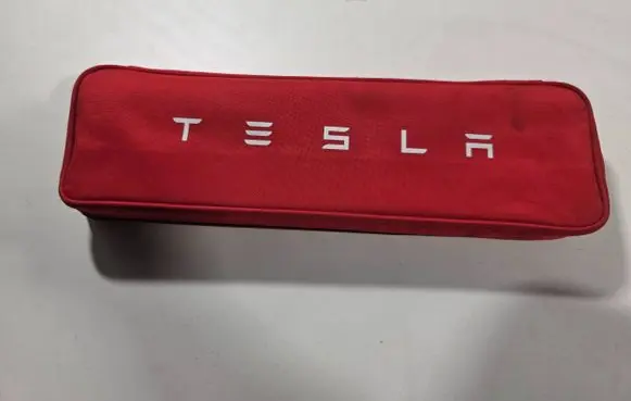 Tesla Model 3 First aid kit P1475076-00-C