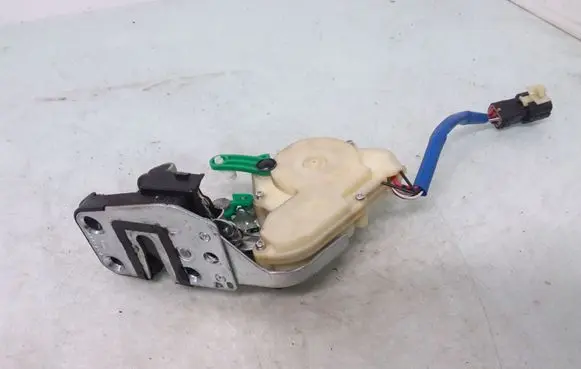 KIA Sorento Rear door lock A045777