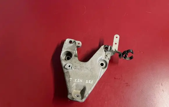 BMW X3 F25 Engine mounting bracket 6784827 22116784827