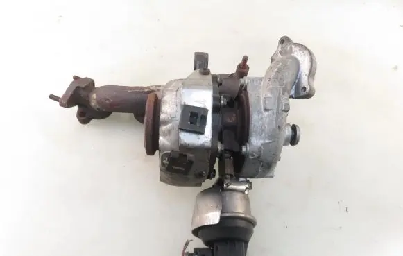 Volkswagen PASSAT B6 Turbo 03L253010C