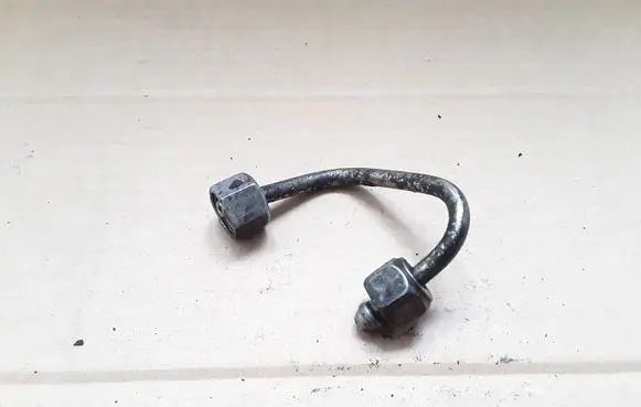 Suzuki Grand Vitara II Fuel injector supply line/pipe Z931