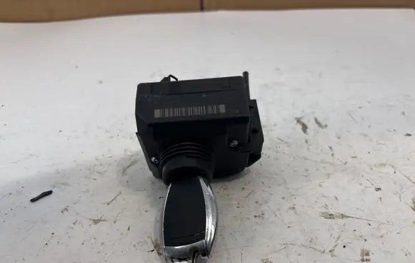 Mercedes-Benz C W204 Ignition lock A2045450908 33003205 33003207