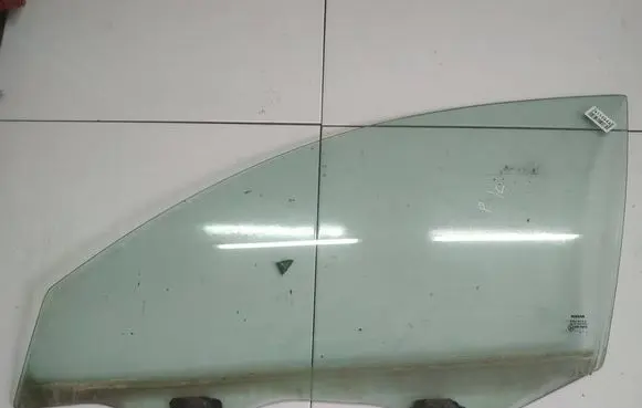 Nissan Primera Front door window glass four-door AS2