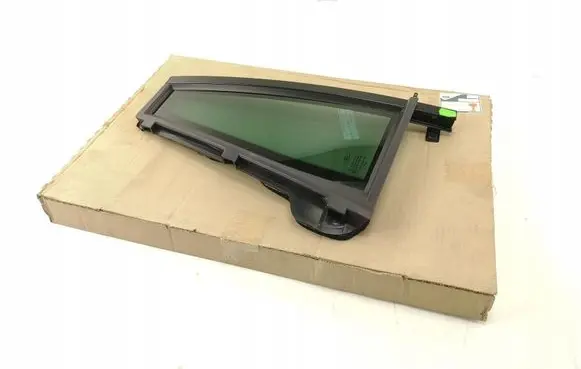 Ford Mondeo Mk III Rear side window 1321177