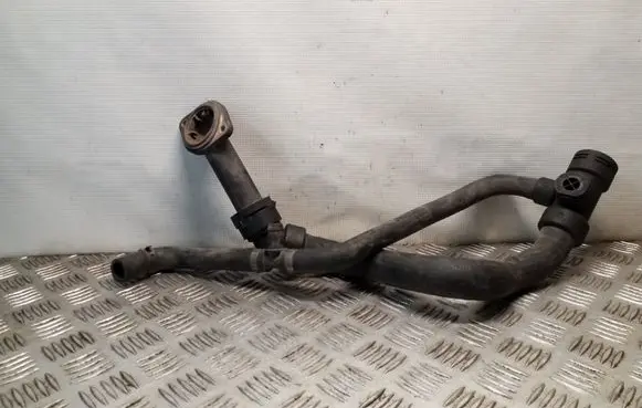 Volkswagen PASSAT B5.5 Engine coolant pipe/hose 357121140