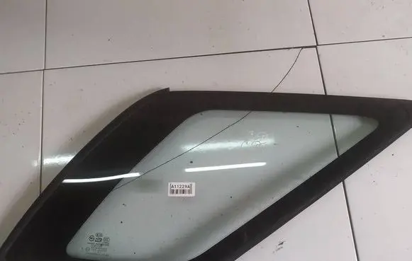 KIA Sorento Rear side window AS2