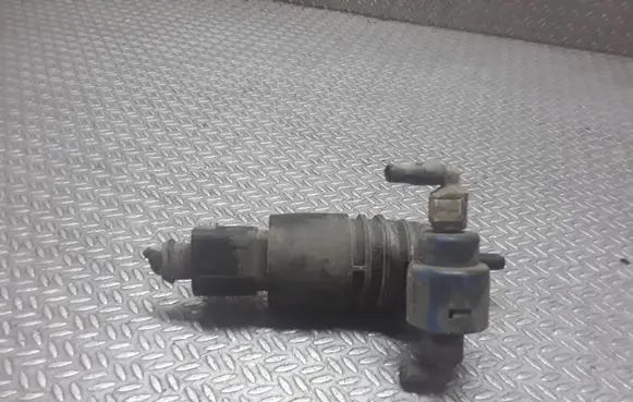 Volkswagen PASSAT B6 Windscreen/windshield washer pump