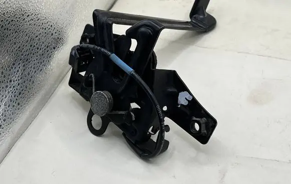 Nissan Note (E12) Rear glass lock/latch C403 656013VV1A