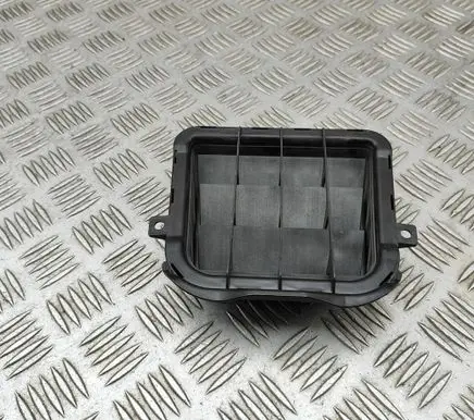 Porsche Macan (95B) Quarter panel pressure vent 8K0819181B