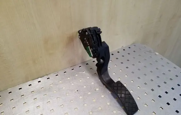 Audi A4 S4 B7 8E 8H Accelerator throttle pedal 8E1721523C 6PV00837505