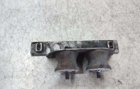Mercedes-Benz CLS C218 X218 Muffler mount bracket/holder A2044920244