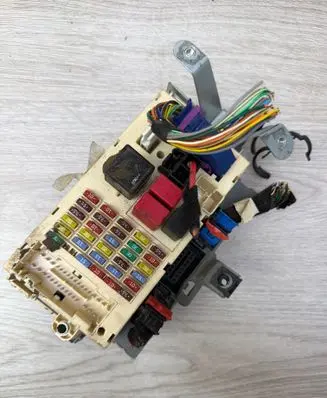 Alfa Romeo GT Fuse module 