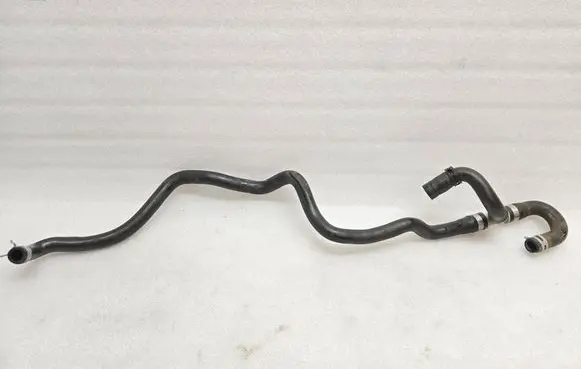 Engine coolant pipe/hose