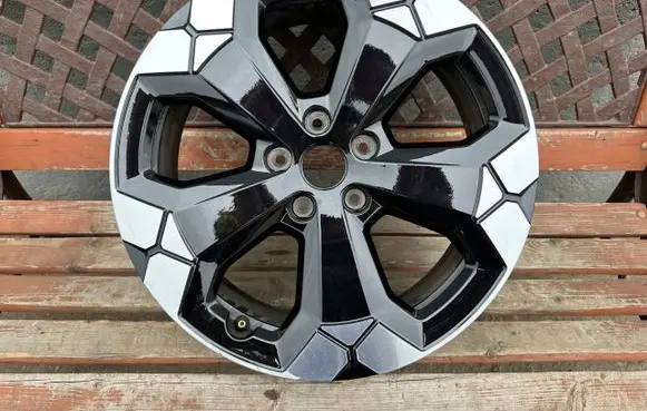 Dacia Duster III R18 alloy rim 