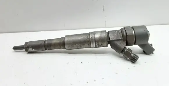 BMW 5 E39 Fuel injector 2354093 0445110029