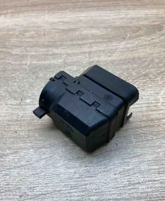 BMW 5 E39 Ignition lock 6901961