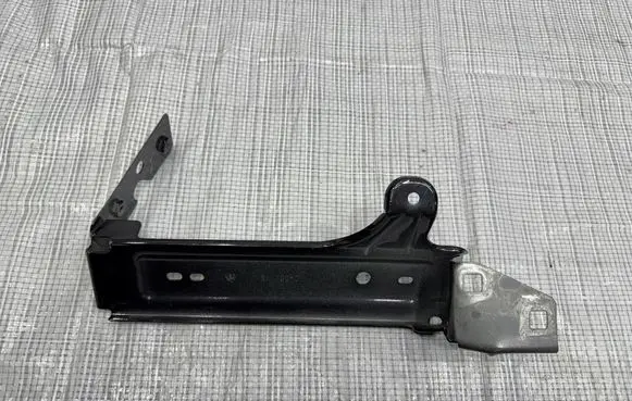 Alfa Romeo Stelvio Fender mounting bracket
