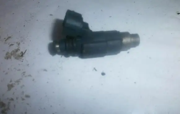 Mazda 626 Fuel injector 7819921