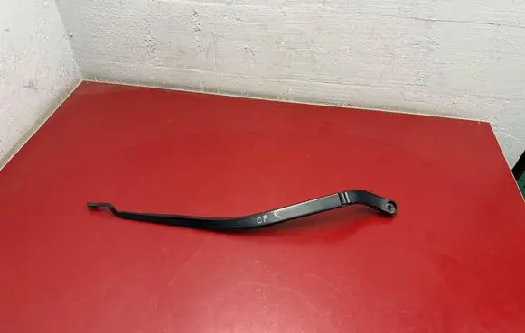 Chrysler Pacifica Front wiper blade arm 2586T2
