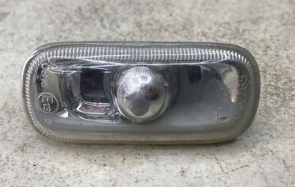 Audi A4 S4 B6 8E 8H Front fender indicator light 18A265B