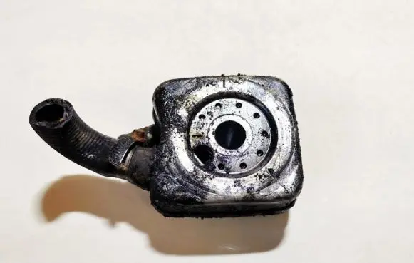 Engine oil radiator