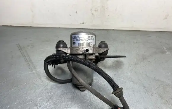 Opel Mokka Vacuum pump 95073598