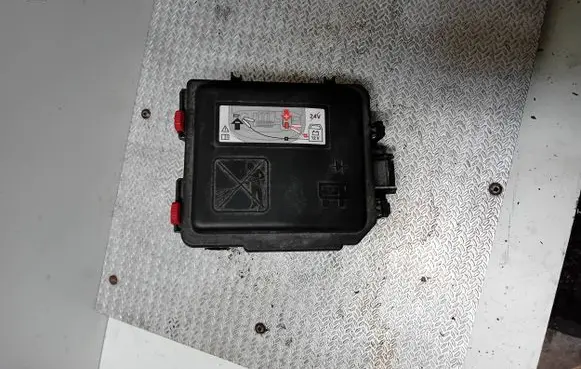 Peugeot 208 Fuse box set 9824510680