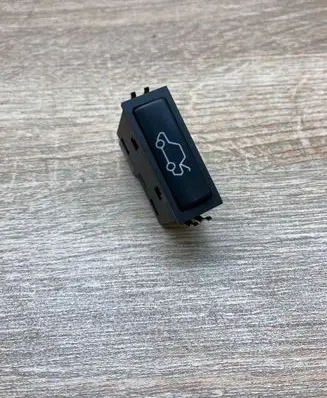BMW X5 E53 Tailgate/boot open switch button 8365579 03052500