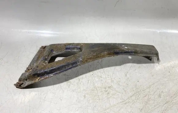 Audi A6 S6 C4 4A Front splash guards bracket 