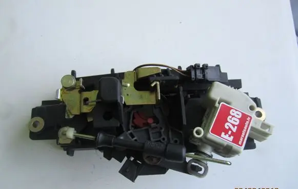 Audi A3 S3 8L Tailgate/trunk/boot exterior handle 4B0827565H
