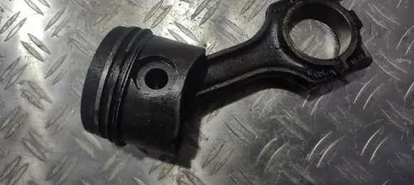 BMW 5 E39 Piston with connecting rod