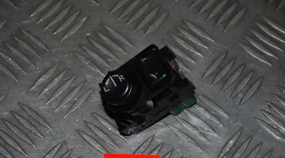Nissan Qashqai Wing mirror switch