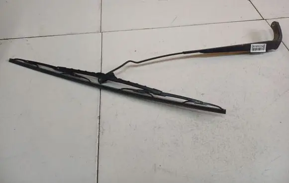 Chrysler Voyager Front wiper blade arm 4717346