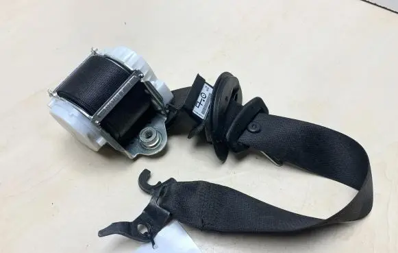 BMW X1 E84 Front seatbelt 33017492 33017492B