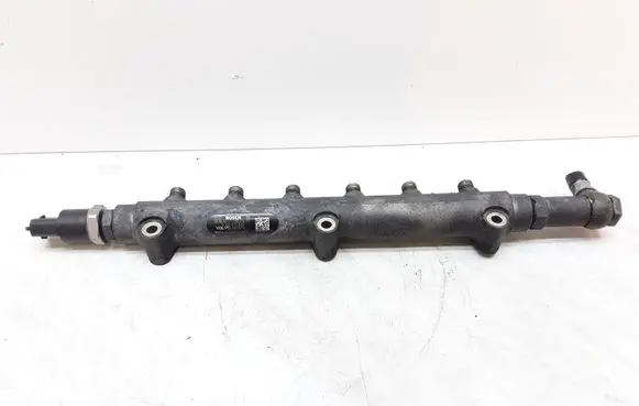 Volvo V70 Fuel main line pipe 8658252 0445215010