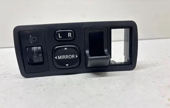 Wing mirror switch