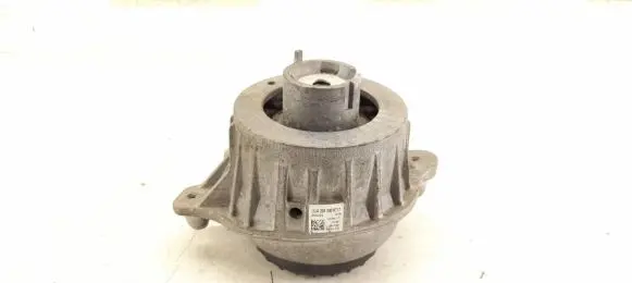 Mercedes-Benz C W205 Engine mount bracket 2052406717 A2052406717
