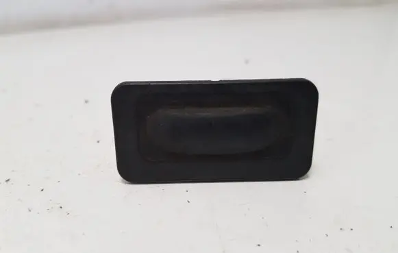 Renault Laguna II Tailgate glass/window release handle 8200000900