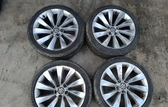 Volkswagen PASSAT CC R18 alloy rim 3C8601025D