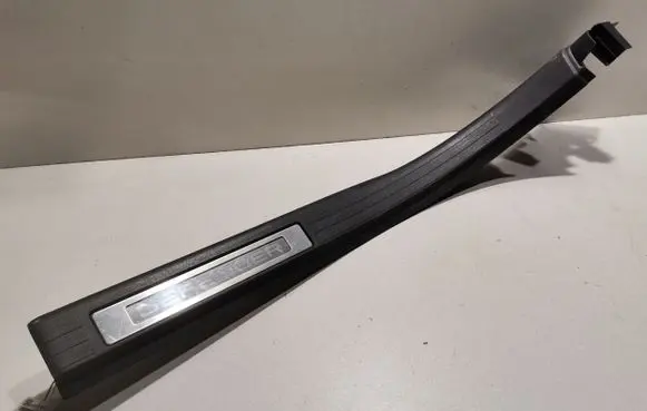Front sill trim cover