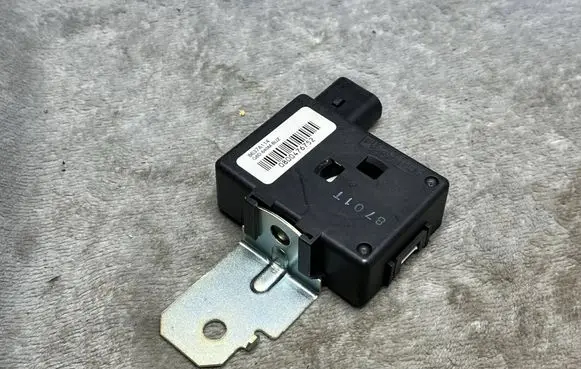Mitsubishi Outlander Rear glass lock/latch C869 8637A114