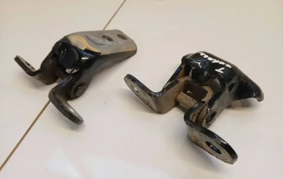 Toyota Corolla Verso AR10 Front door hinge set 
