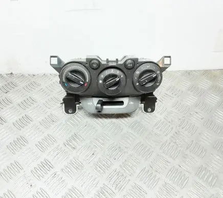Mazda Demio Climate control unit DP981D26