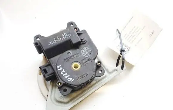 Toyota Avensis T250 Air flap motor/actuator AE0637008610