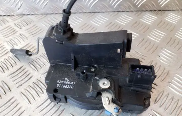 Opel Vivaro Front door lock 8200008247 91166228