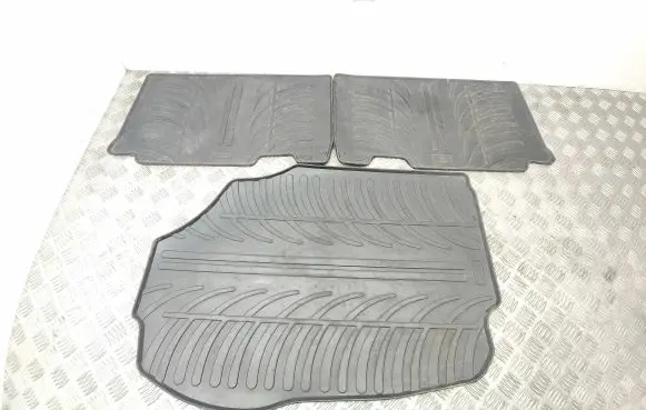 Toyota RAV 4 (XA40) Car floor mat set 