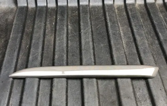 Land Rover Discovery 5 Front door trim bar HY32237B74